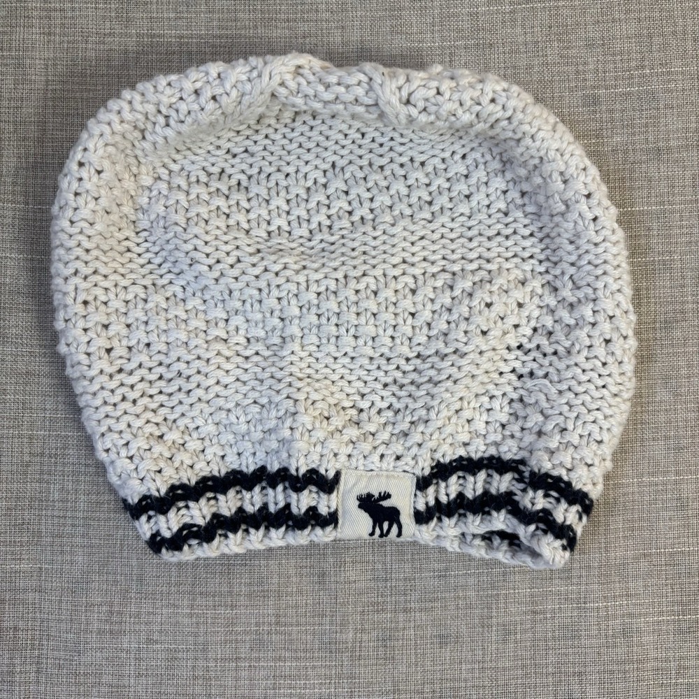 Abercrombie & Fitch White And Navy Women's Beanie One Size‎ Fits Most